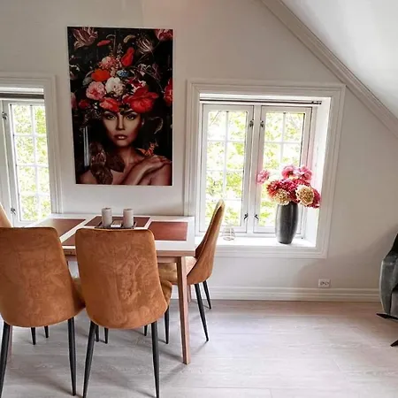 Apartment Bo I Historisk Bygning, Kort Vei Til Sentrum *