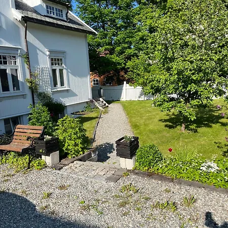 Bo I Historisk Bygning, Kort Vei Til Sentrum