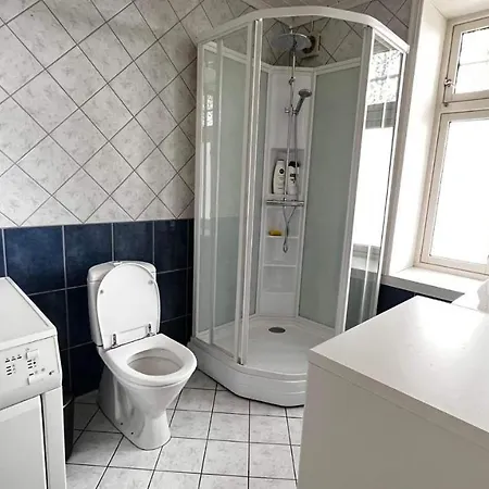 Bo I Historisk Bygning, Kort Vei Til Sentrum